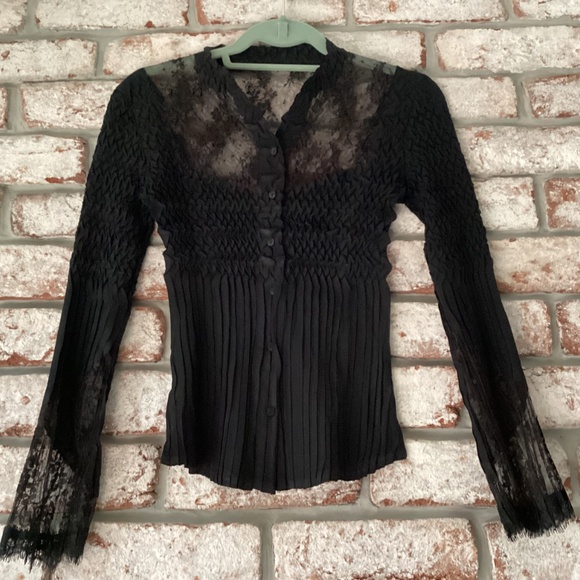 Woman’s sheer black blouse - Picture 2 of 4